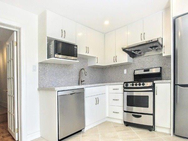 Upper - 260 Ossington Ave, House attached with 2 bedrooms, 1 bathrooms and null parking in Toronto ON | Image 7