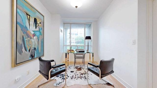 111 - 35 Boardwalk Dr, Condo with 3 bedrooms, 2 bathrooms and 3 parking in Toronto ON | Image 6