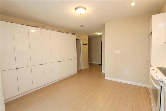 856 - 10 Capreol Crt, Condo with 1 bedrooms, 2 bathrooms and 1 parking in Toronto ON | Image 4