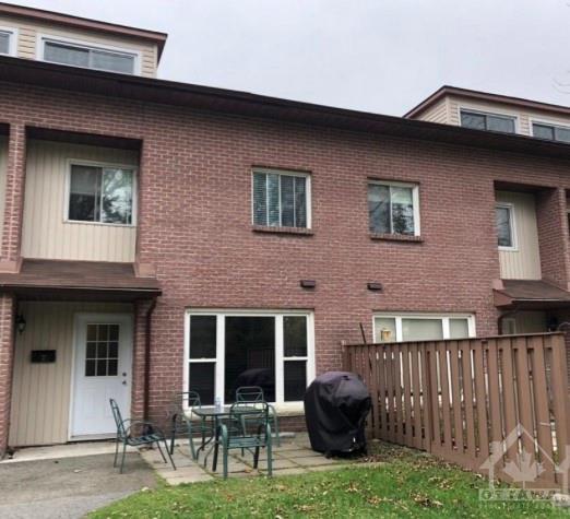 l - 4 Pearl Street, Townhouse with 2 bedrooms, 1 bathrooms and 1 parking in Smiths Falls ON | Card Image