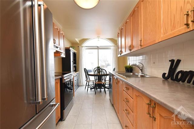 6229 Arbourwood Drive, Townhouse with 3 bedrooms, 3 bathrooms and 3 parking in Ottawa ON | Image 13