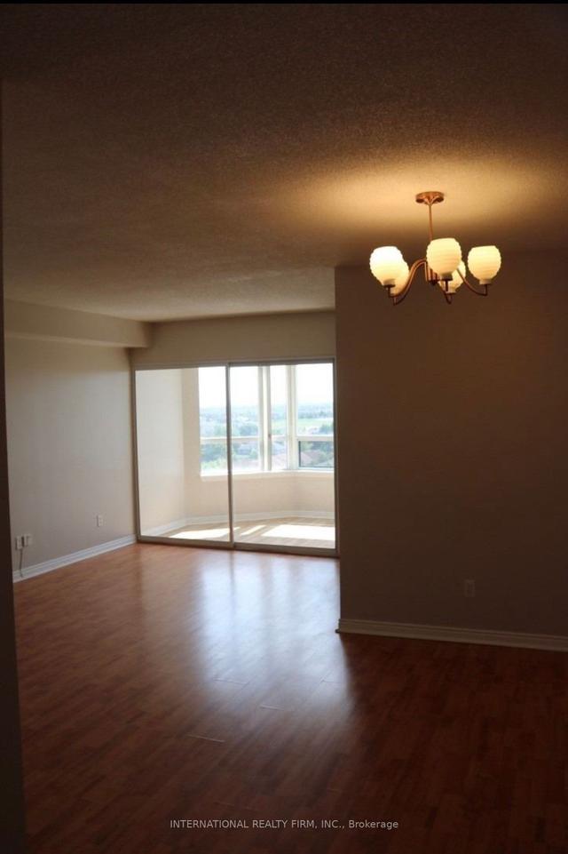 1010 - 135 Hillcrest Ave, Condo with 2 bedrooms, 2 bathrooms and 1 parking in Mississauga ON | Image 6