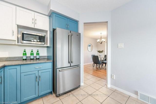 71 Waxwing Cres, House detached with 3 bedrooms, 3 bathrooms and 3 parking in Guelph ON | Image 37