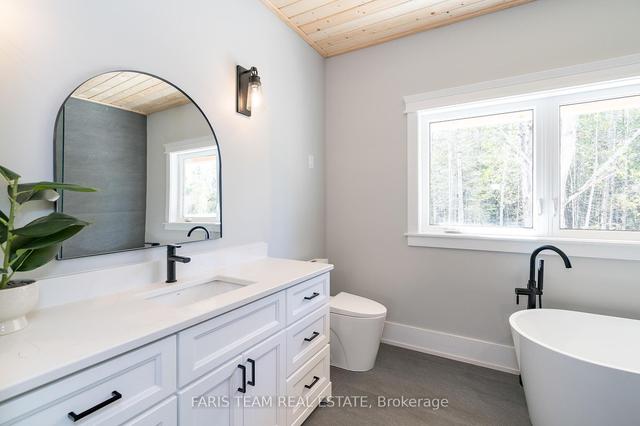 320 Concession Road 12 W, House detached with 3 bedrooms, 3 bathrooms and 23 parking in Tiny ON | Image 3