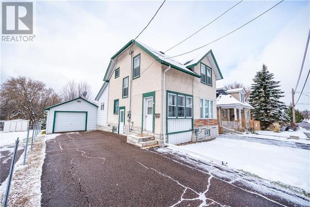 44 Bank Street S, House detached with 3 bedrooms, 2 bathrooms and 3 parking in Renfrew ON | Image 6