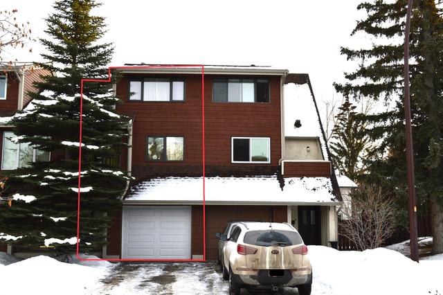 171 Woodvale Bay Sw, Home with 2 bedrooms, 1 bathrooms and 3 parking in Calgary AB | Image 6