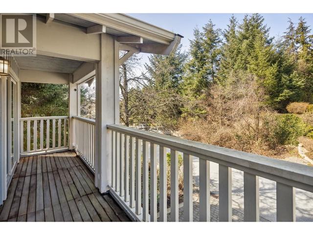 4898 Meadfeild Road, House detached with 3 bedrooms, 3 bathrooms and 5 parking in West Vancouver BC | Image 2