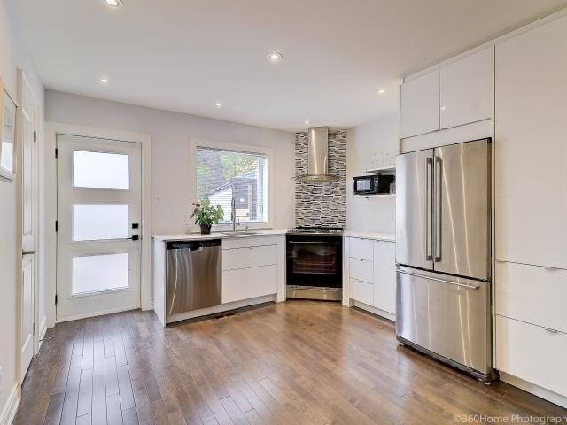 208 Gooch Ave, House semidetached with 3 bedrooms, 3 bathrooms and 4 parking in Toronto ON | Image 3