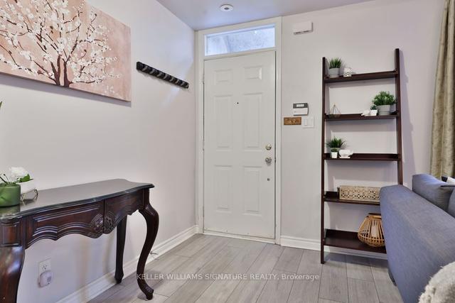 7 - 98 Carr St S, Townhouse with 1 bedrooms, 1 bathrooms and 1 parking in Toronto ON | Image 2
