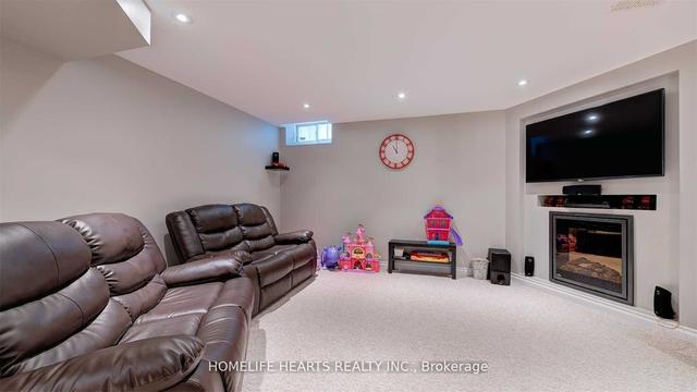 653 Caldwell Cres, House detached with 4 bedrooms, 4 bathrooms and 6 parking in Milton ON | Image 8