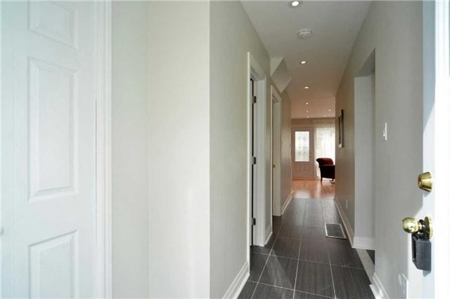 05 - 10 Grandravine Dr, Townhouse with 3 bedrooms, 3 bathrooms and 1 parking in Toronto ON | Image 3