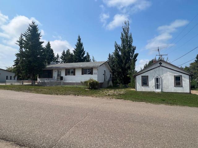 302 Main Street, House detached with 2 bedrooms, 1 bathrooms and 2 parking in Paradise Hill SK | Image 26