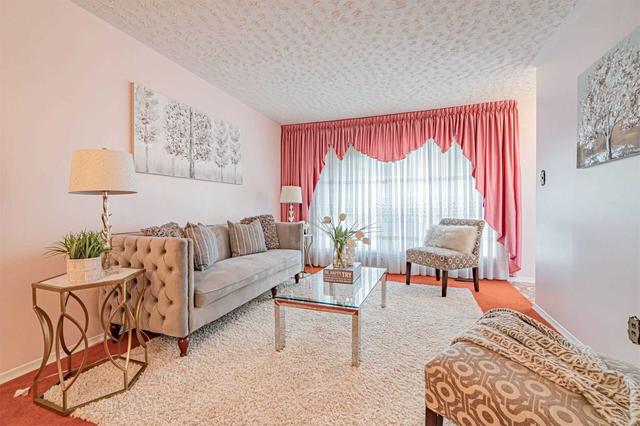 26 Sharon Crt, House semidetached with 4 bedrooms, 2 bathrooms and 4 parking in Brampton ON | Image 3