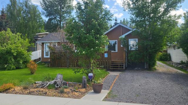 138 Meadow Drive, House detached with 2 bedrooms, 1 bathrooms and 5 parking in Hinton AB | Image 3