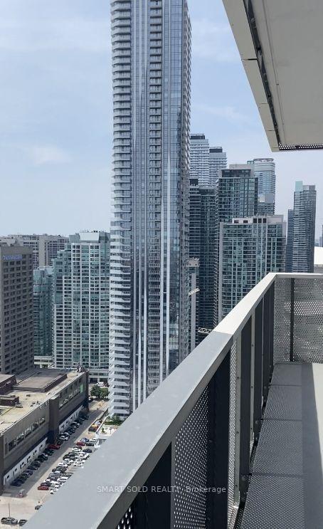 3811 - 55 Cooper St, Condo with 3 bedrooms, 2 bathrooms and 0 parking in Toronto ON | Image 8