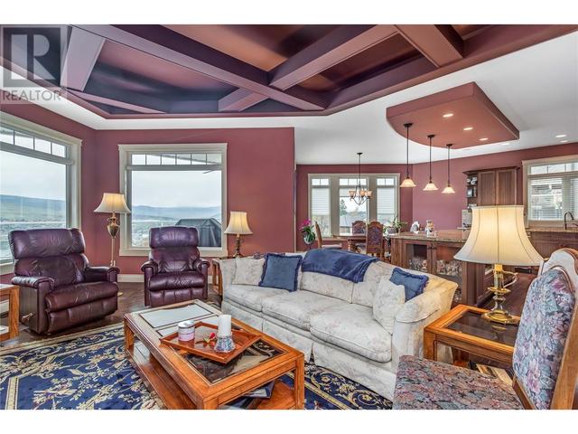 2726 Cliffshore Drive, House detached with 3 bedrooms, 2 bathrooms and 4 parking in Lake Country BC | Image 3