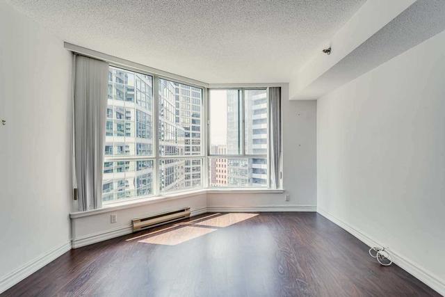 1700 - 38 Elm St, Condo with 1 bedrooms, 1 bathrooms and 0 parking in Toronto ON | Image 5