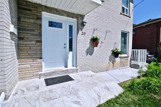 20 Athenia Crt, House semidetached with 3 bedrooms, 2 bathrooms and 3 parking in Toronto ON | Image 3