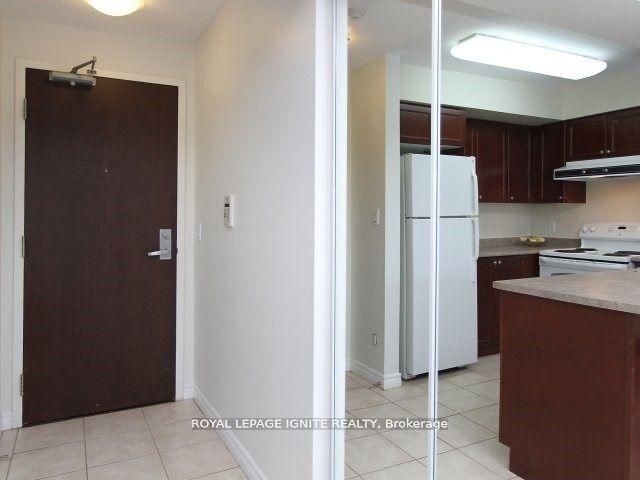 315 - 335 Rathburn Rd W, Condo with 2 bedrooms, 2 bathrooms and 1 parking in Mississauga ON | Image 5