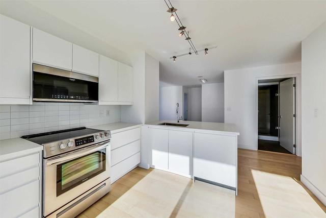 1510 - 96 St Patrick St, Condo with 2 bedrooms, 2 bathrooms and 1 parking in Toronto ON | Image 3