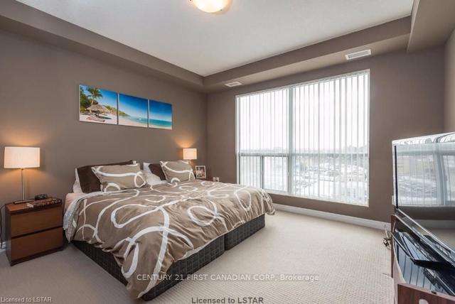 1307 - 330 Ridout St N, Condo with 2 bedrooms, 2 bathrooms and 2 parking in London ON | Image 2