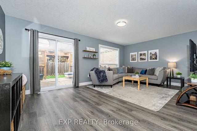 25 Oakes Cres, House semidetached with 3 bedrooms, 3 bathrooms and 3 parking in Guelph ON | Image 8