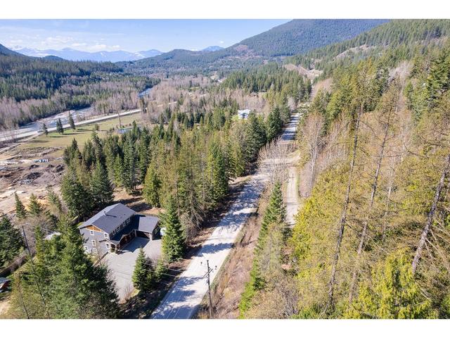 4817 Goat River North Road, House detached with 4 bedrooms, 4 bathrooms and 6 parking in Central Kootenay B BC | Image 73