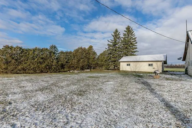 8408 Highway 89 Rd, House detached with 2 bedrooms, 1 bathrooms and 8 parking in Southgate ON | Image 22
