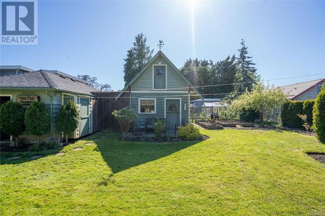 2834 Inlet Ave, House detached with 4 bedrooms, 1 bathrooms and 2 parking in Saanich BC | Image 22