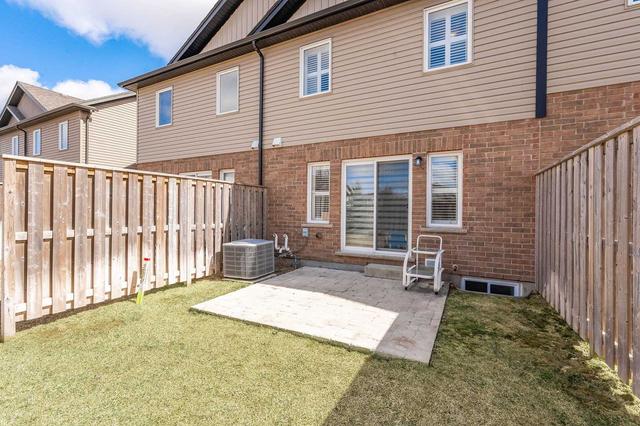 34 Arlington Cres, Townhouse with 3 bedrooms, 3 bathrooms and 2 parking in Guelph ON | Image 8