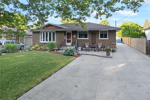68 Prince Charles Drive, House detached with 4 bedrooms, 2 bathrooms and 6 parking in St. Catharines ON | Image 2