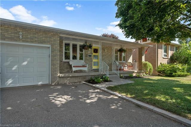 28 Blackfriar Lane, House detached with 2 bedrooms, 1 bathrooms and 3 parking in Brantford ON | Image 34