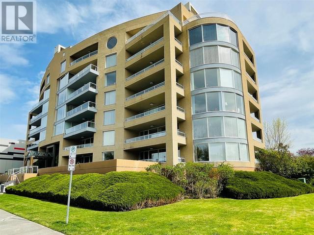203 - 86 Lakeshore Drive, Condo with 2 bedrooms, 2 bathrooms and 2 parking in Penticton BC | Image 1
