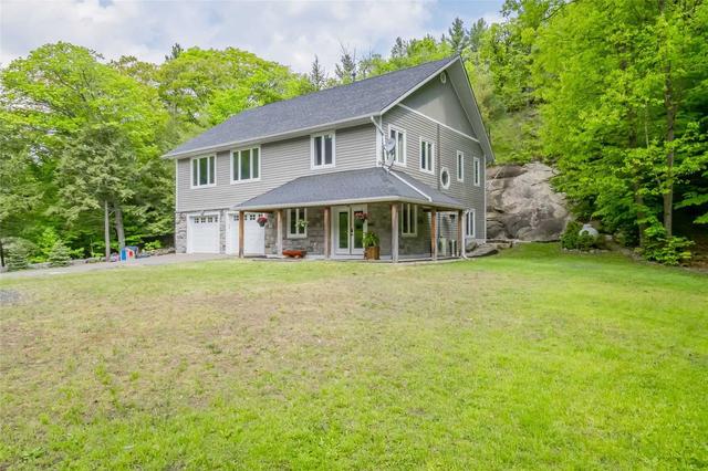 1579 Golden Beach Rd, House detached with 3 bedrooms, 3 bathrooms and 9 parking in Bracebridge ON | Image 1