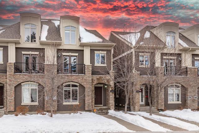 1914 36 Street Sw, Home with 3 bedrooms, 2 bathrooms and 1 parking in Calgary AB | Image 2