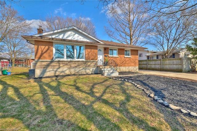 4 Clearview Heights, House detached with 6 bedrooms, 2 bathrooms and 3 parking in St. Catharines ON | Image 1