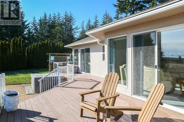 501 Arbutus Bay Rd, House detached with 3 bedrooms, 3 bathrooms and 10 parking in Comox Valley A BC | Image 35