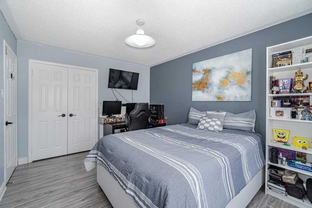 19 Red Cedar Cres, House detached with 4 bedrooms, 4 bathrooms and 6 parking in Brampton ON | Image 17