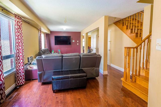 8 Vauxhall Cres, House semidetached with 4 bedrooms, 4 bathrooms and 3 parking in Brampton ON | Image 7