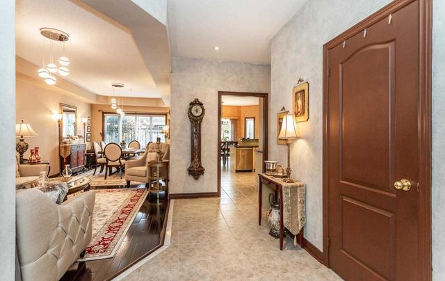 3120 Velmar Dr, House detached with 4 bedrooms, 5 bathrooms and 4 parking in Mississauga ON | Image 2