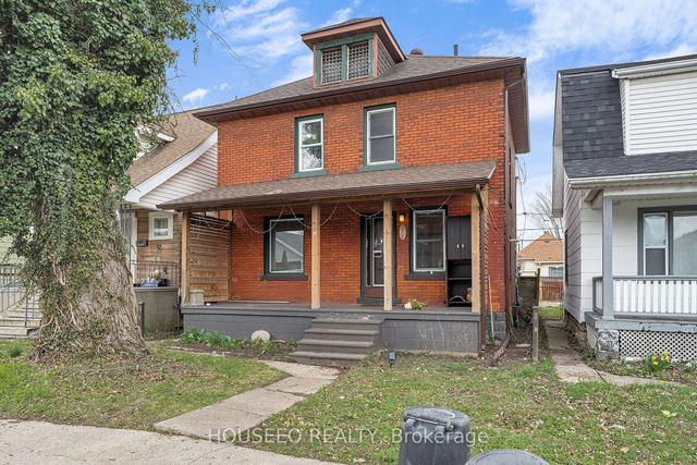 371 Josephine Ave, House detached with 4 bedrooms, 1 bathrooms and 0 parking in Windsor ON | Image 1