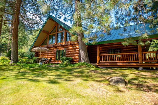 3150 Hanna Creek Road, House detached with 2 bedrooms, 2 bathrooms and null parking in Kootenay Boundary B BC | Image 1