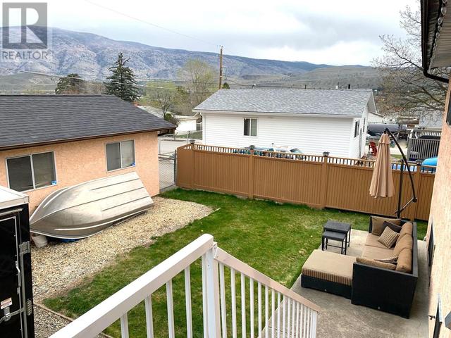 820 Bartlett Avenue, House detached with 4 bedrooms, 2 bathrooms and 4 parking in Oliver BC | Image 4
