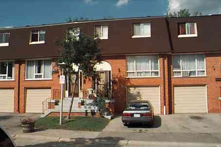 62 - 2380 Bromsgrove Rd, Townhouse with 3 bedrooms, 2 bathrooms and 1 parking in Mississauga ON | Image 1