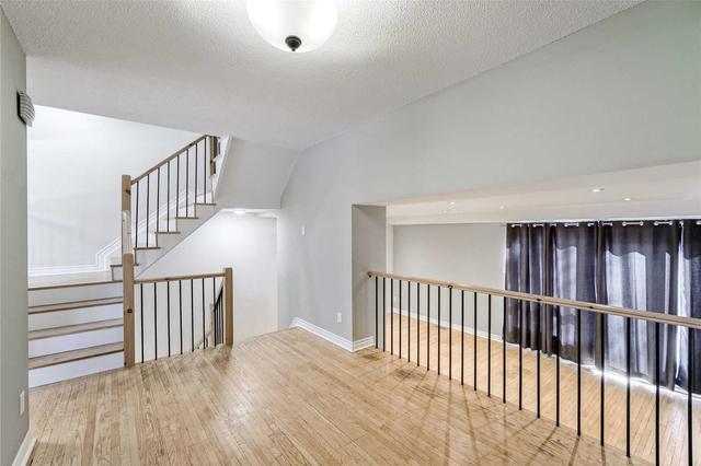 21 - 90 Castlebury Cres, Townhouse with 3 bedrooms, 2 bathrooms and 2 parking in Toronto ON | Image 4