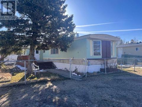 7, - 4308 42 Avenue, Home with 3 bedrooms, 2 bathrooms and 3 parking in Rocky Mountain House AB | Card Image