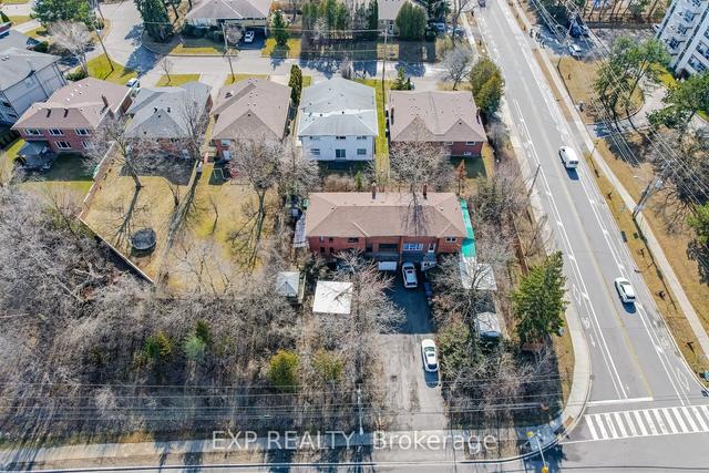 701 Finch Ave W, House detached with 6 bedrooms, 6 bathrooms and 6 parking in Toronto ON | Image 12