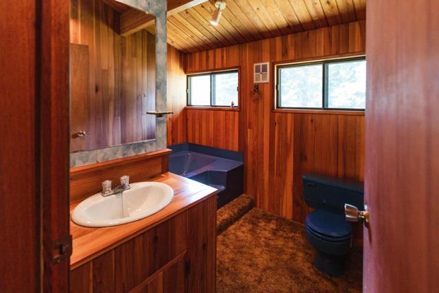 240 Bryan Road, House detached with 3 bedrooms, 2 bathrooms and null parking in Central Kootenay E BC | Image 5