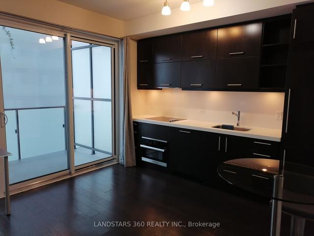 3907 - 1080 Bay St W, Condo with 0 bedrooms, 1 bathrooms and 0 parking in Toronto ON | Image 9