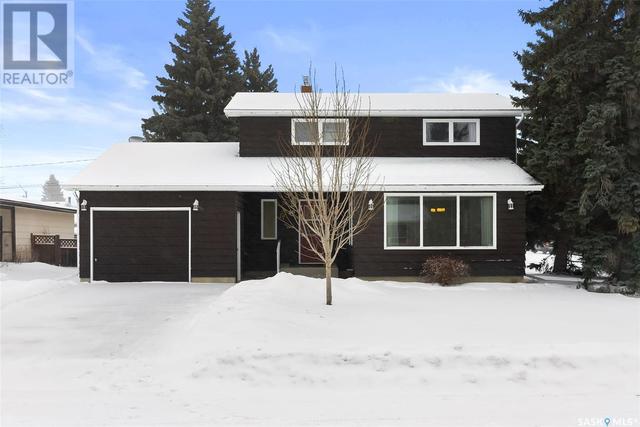 801 Robison Street, House detached with 4 bedrooms, 2 bathrooms and null parking in Indian Head SK | Image 1